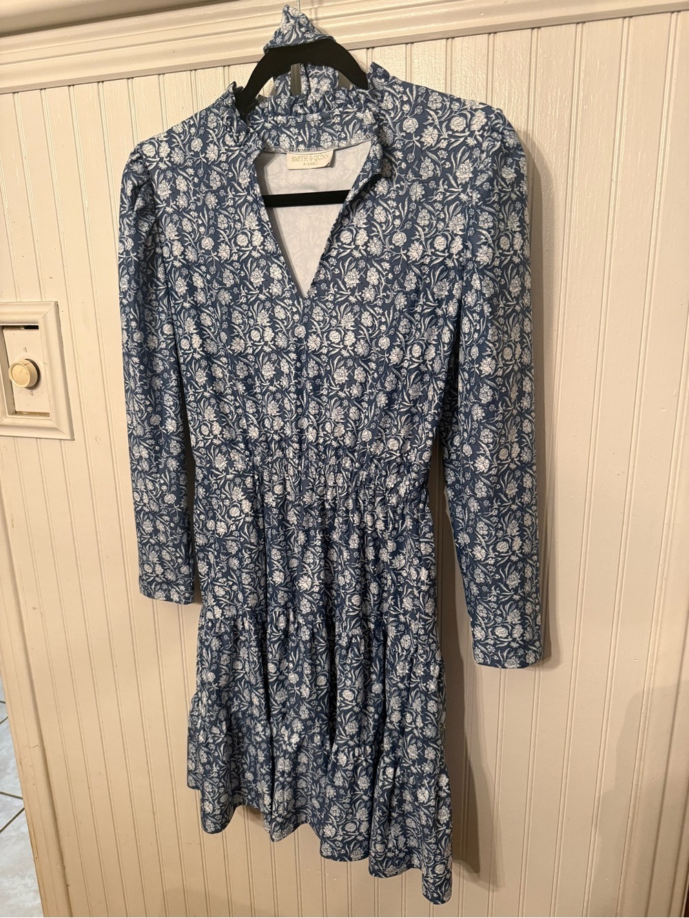 Smith & Quinn Floral Ruffle Neckline XSmall Minidress